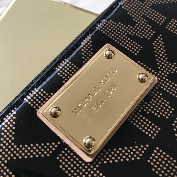 Michael Kors Logo Wallet - Picture 2 of 3